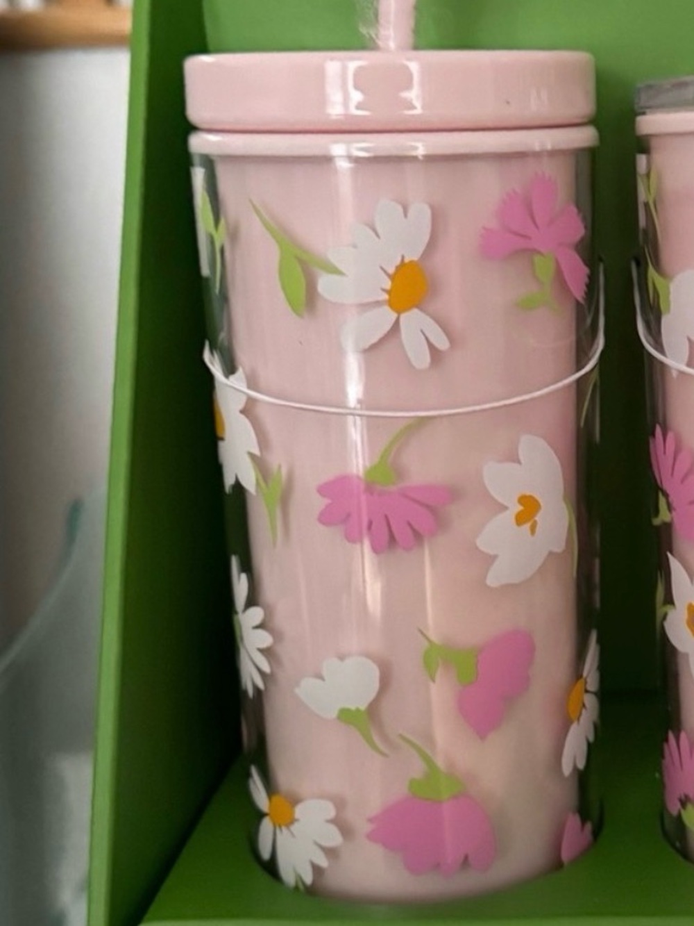 NWT! Kate spade ♠️ tumbler with straw in fun soft pink summer floral design